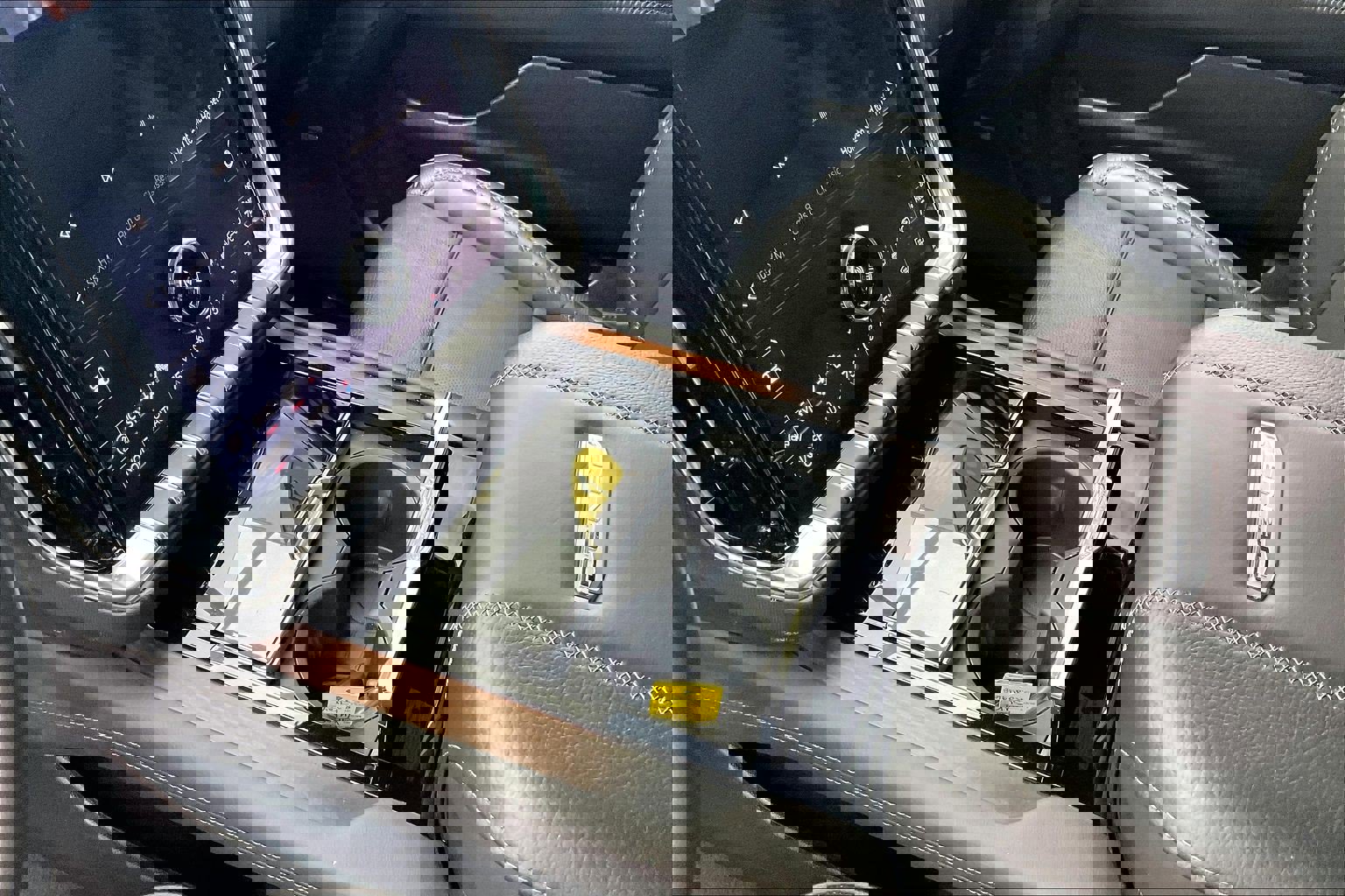 Used 2025 GMC Yukon Denali image 16