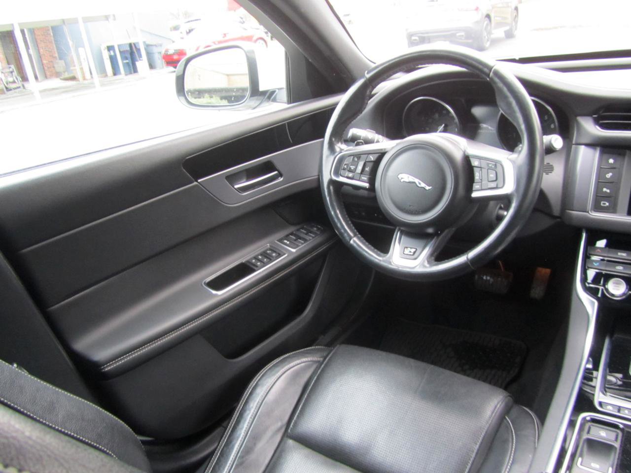 Used 2016 Jaguar XF R-Sport image 12