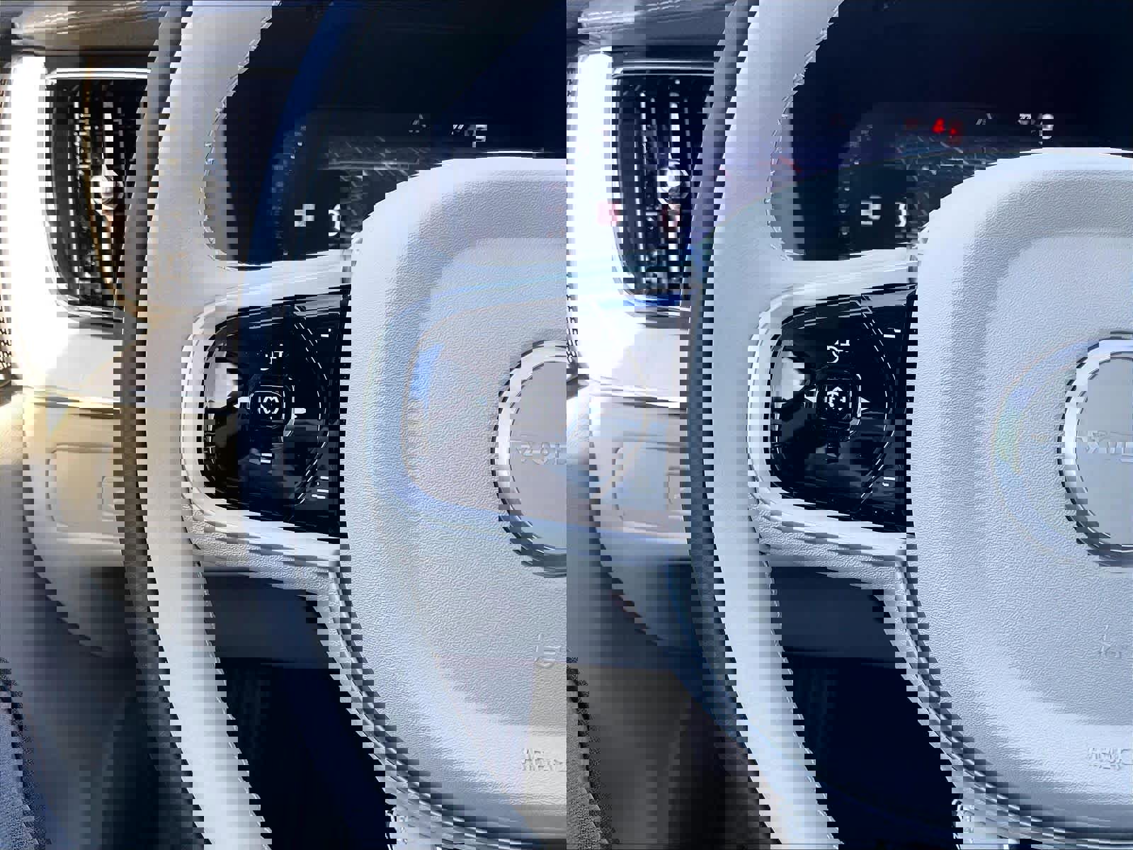 New 2026 Volvo XC60 B5 Ultra w/ Protection Package Premier image 17