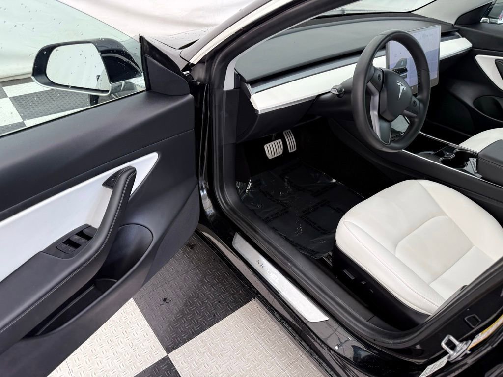 Used 2020 Tesla Model 3 Performance image 29