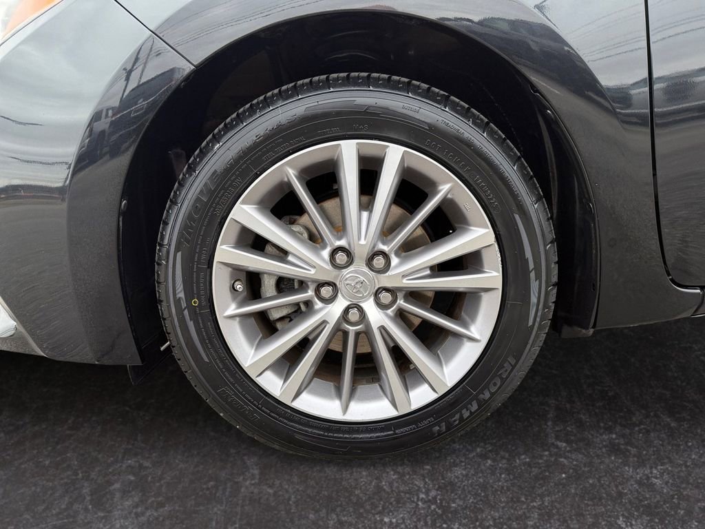 Used 2015 Toyota Corolla LE image 9