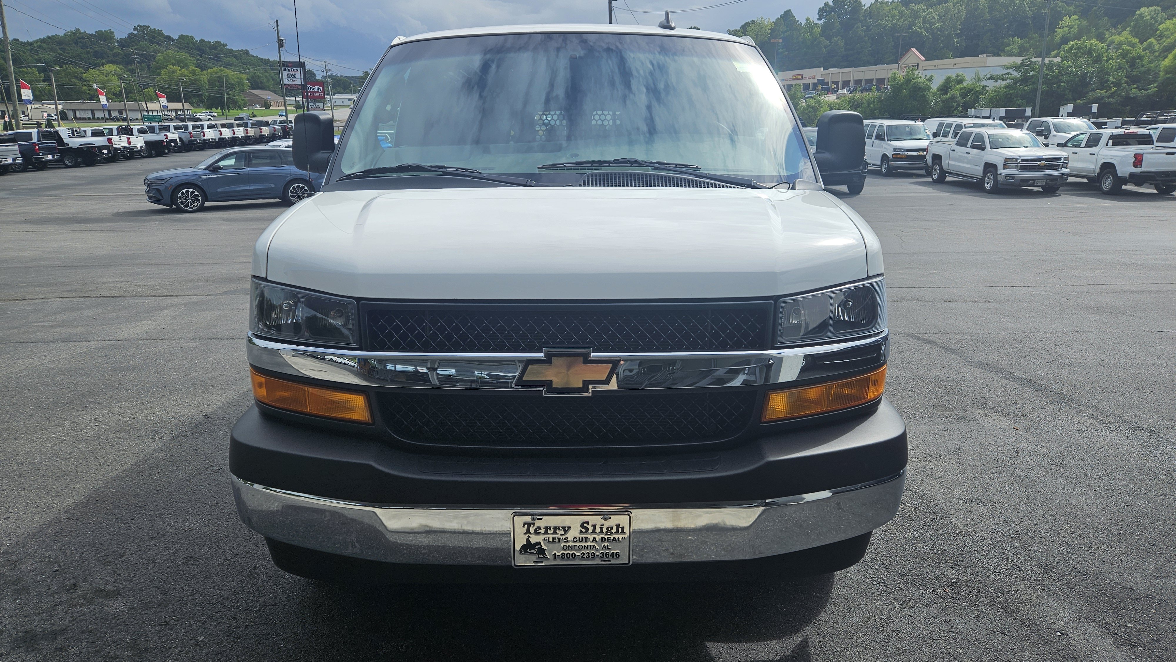 Used 2025 Chevrolet Express 2500 w/ Driver Convenience Package RWD image 4