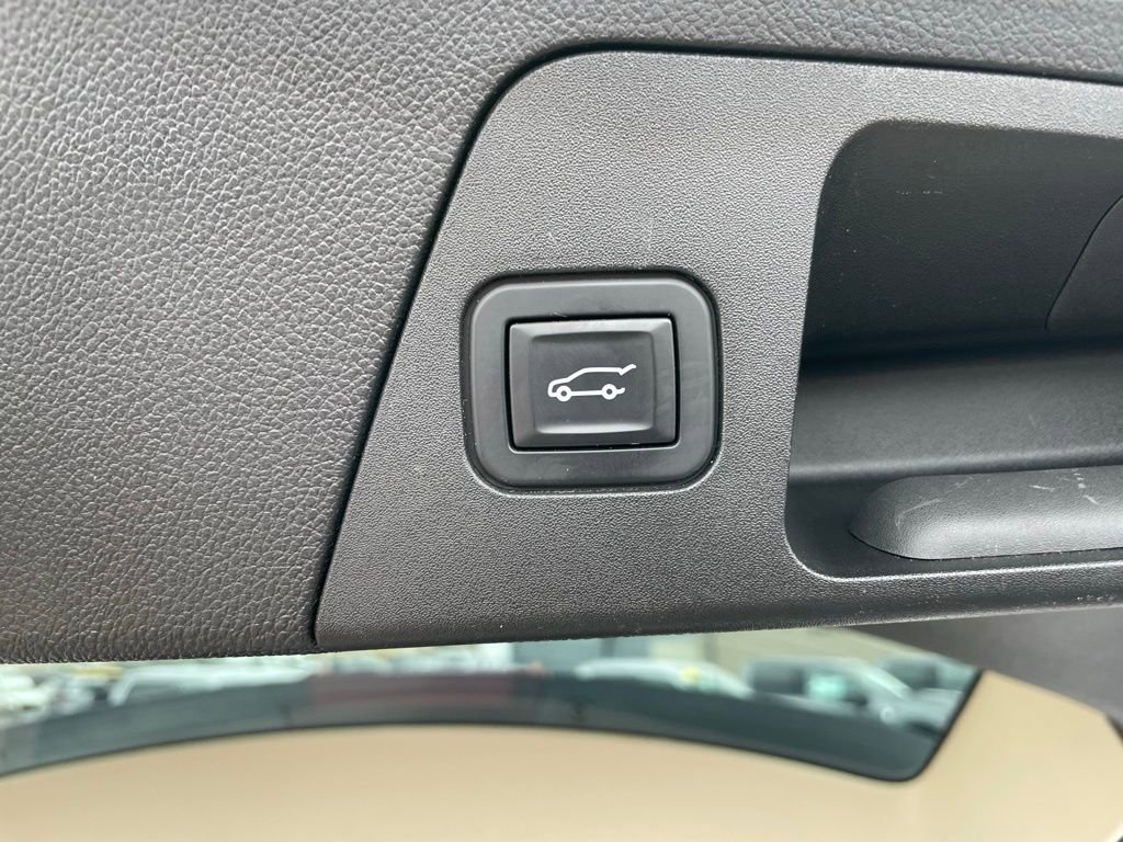 Used 2017 Buick Envision Essence image 32