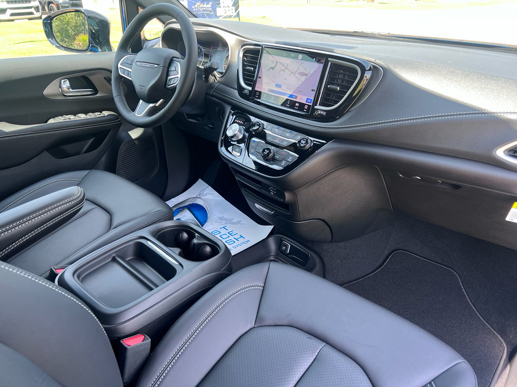 New 2027 Chrysler Pacifica Select w/ Family Tech Group FWD image 18