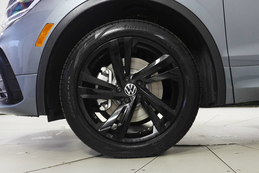 Certified 2023 Volkswagen Tiguan SE R-Line FWD image 4
