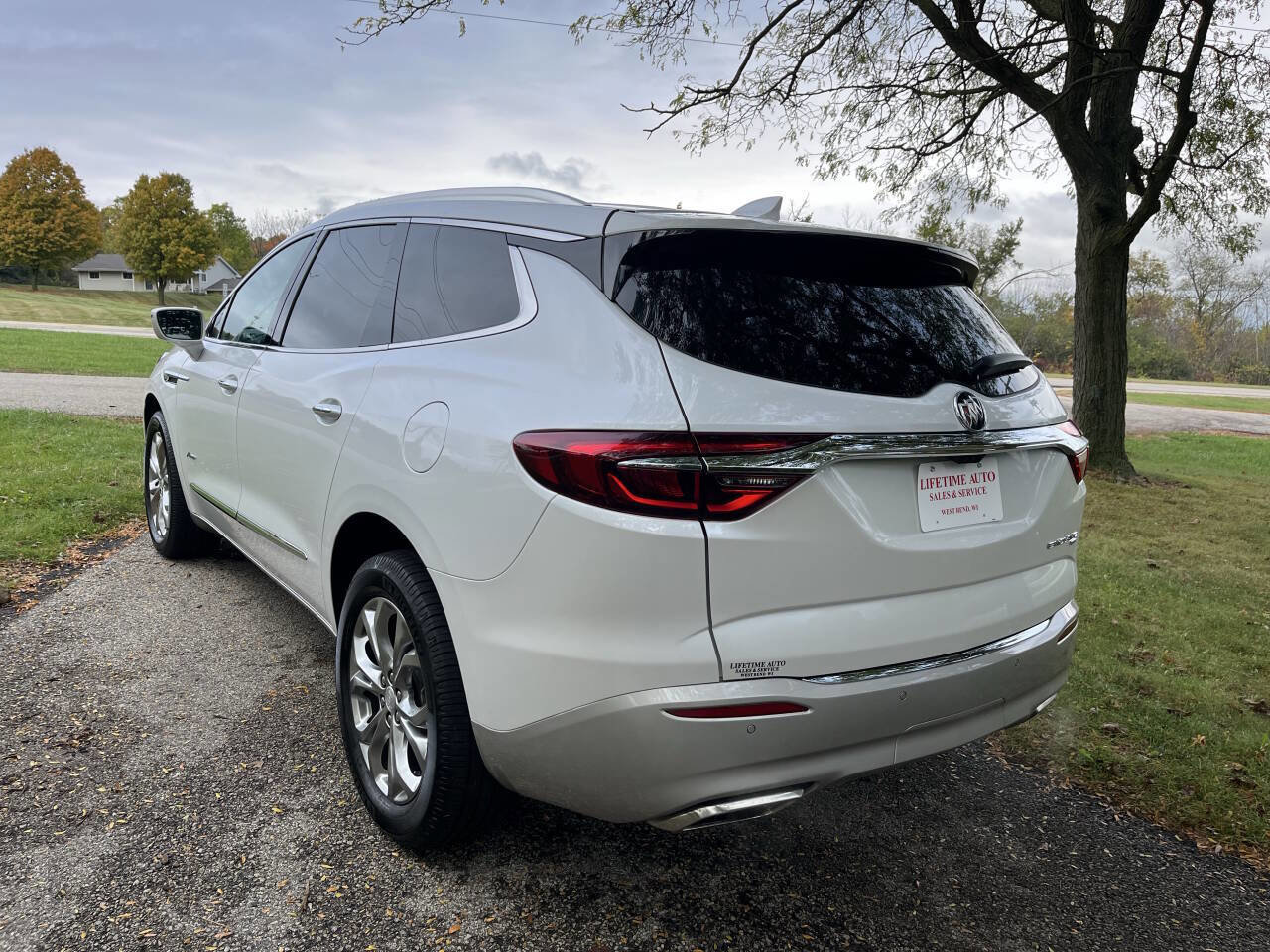 Used 2019 Buick Enclave Avenir w/ Avenir Technology Package image 3