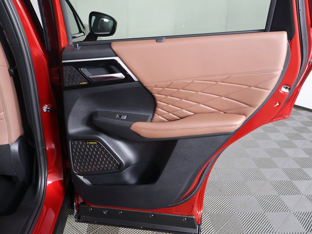 New 2025 Mitsubishi Outlander SEL image 33