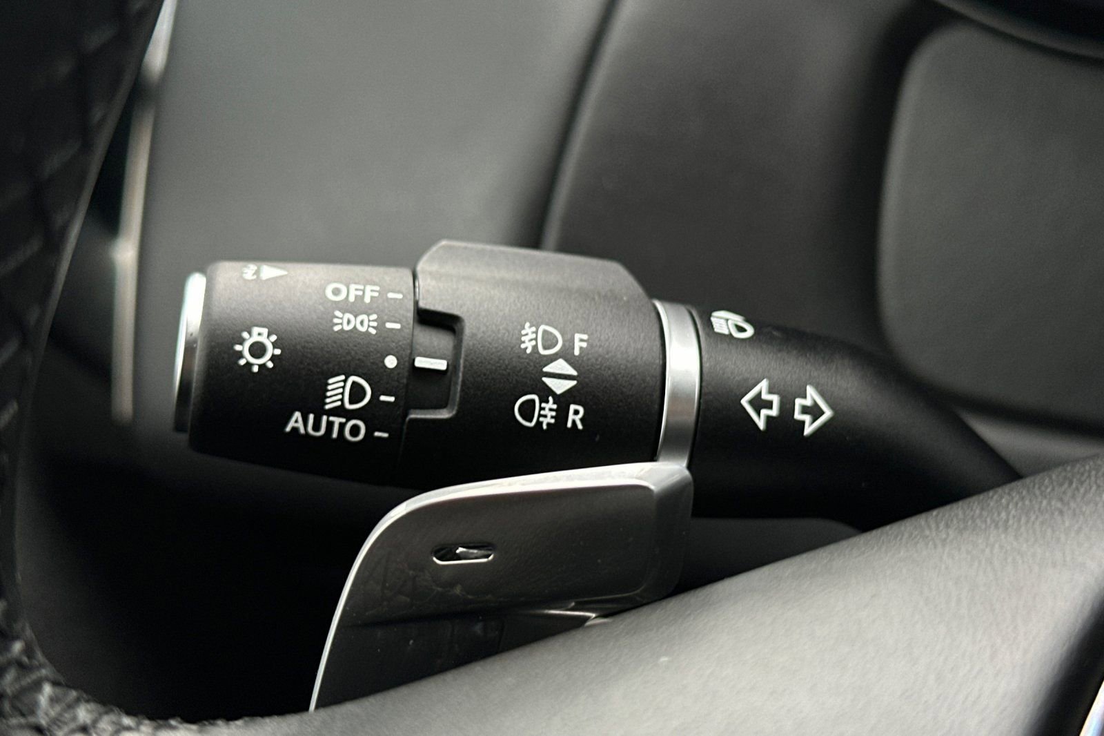 Used 2025 Land Rover Range Rover Sport Dynamic SE image 32