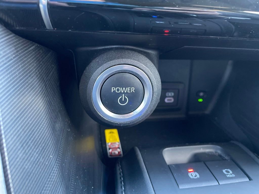 Used 2023 Toyota Venza XLE AWD/4WD image 23
