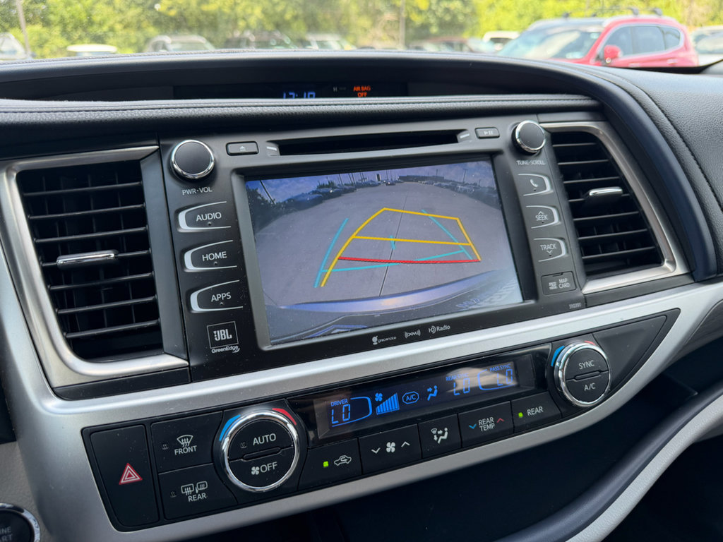 Used 2019 Toyota Highlander Limited FWD image 19