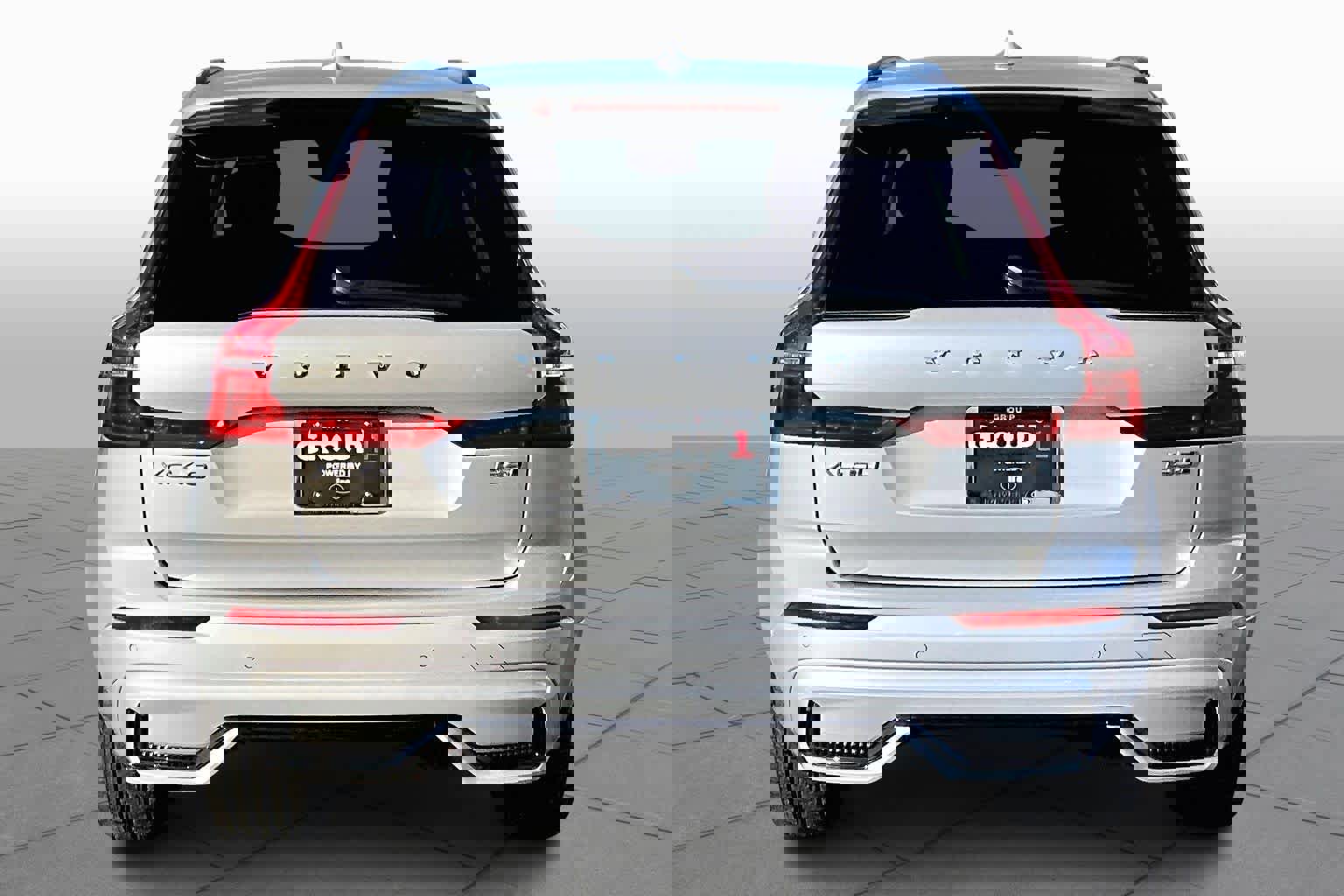 Certified 2023 Volvo XC60 B5 Plus w/ Climate Package image 5