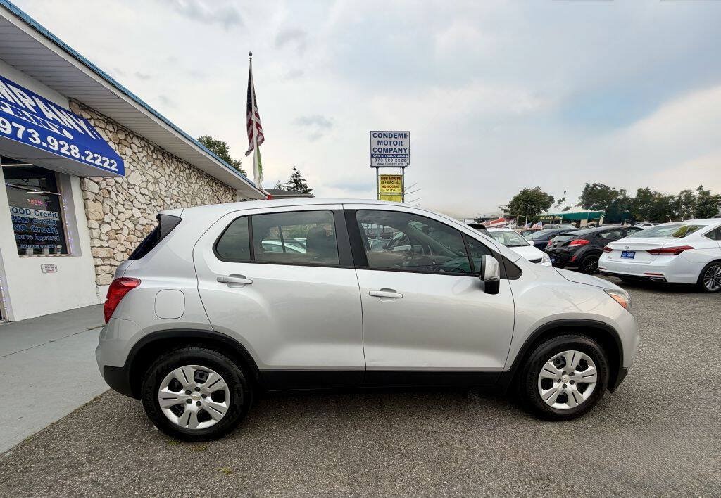 Used 2018 Chevrolet Trax LS FWD image 10