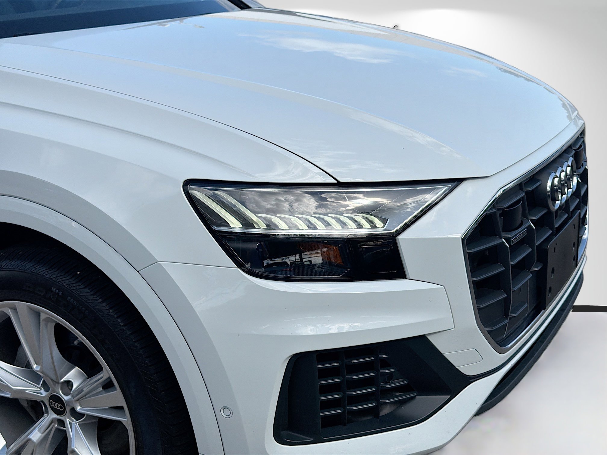 Used 2023 Audi Q8 Premium image 35