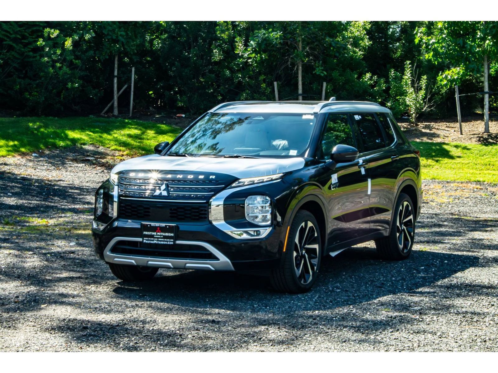 New 2025 Mitsubishi Outlander 4WD Plug-In Hybrid video 2