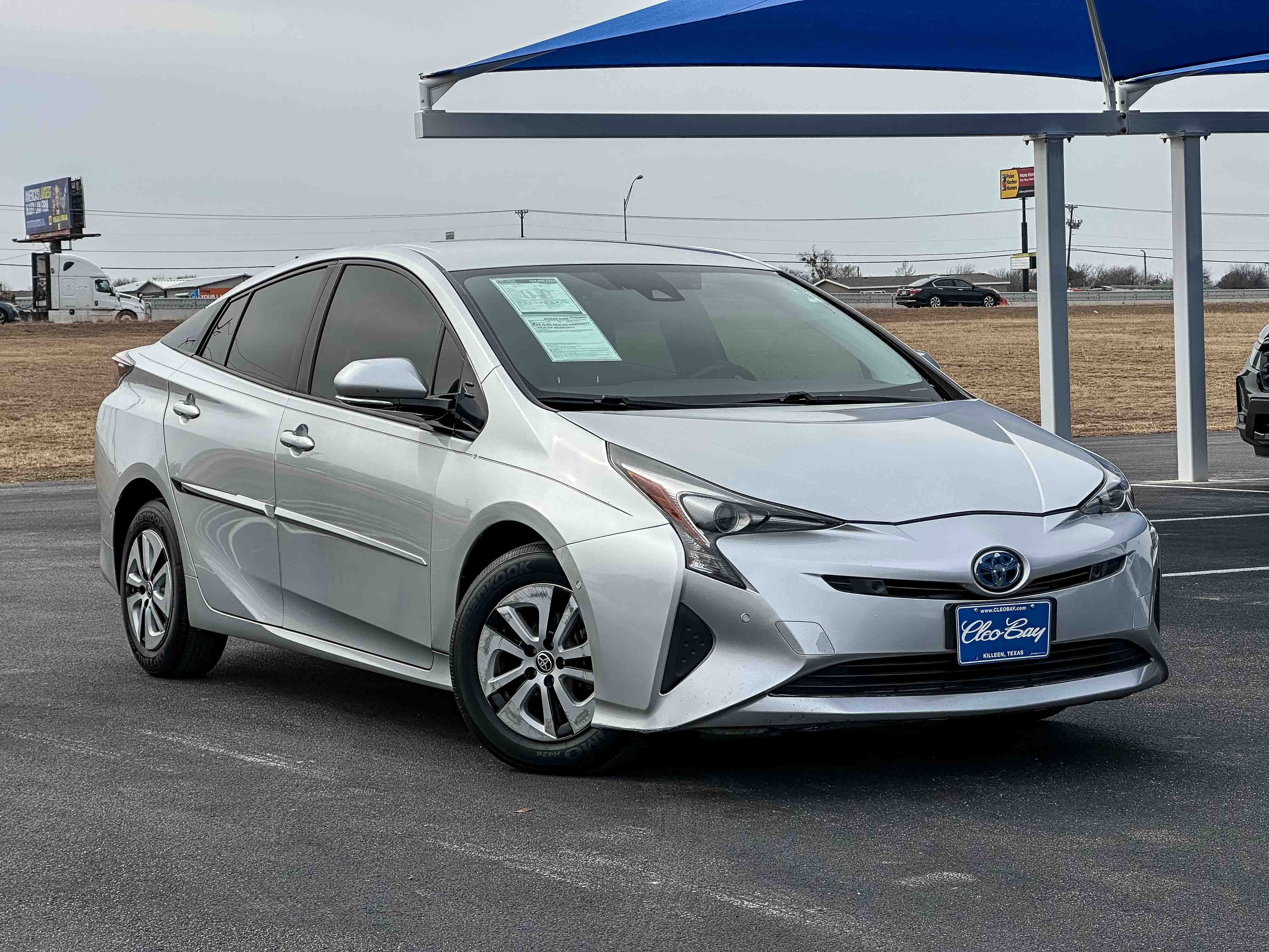 Used 2018 Toyota Prius Four image 2