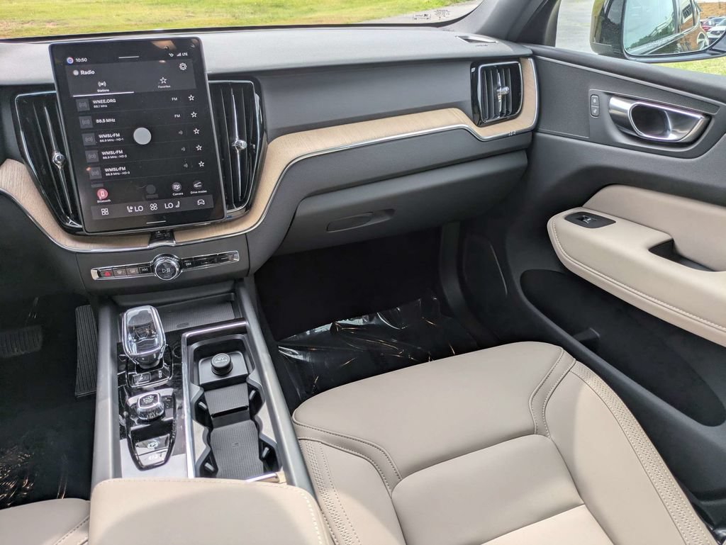 New 2026 Volvo XC60 B5 Core w/ Protection Package Premier AWD/4WD image 18