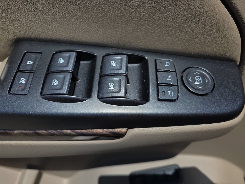 Used 2020 GMC Yukon XL SLT w/ Open Road Package AWD/4WD image 32