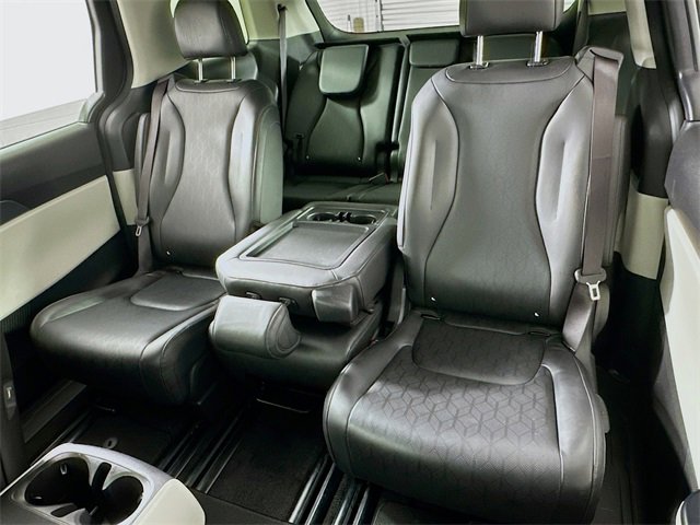 Used 2024 Kia Carnival LX image 11