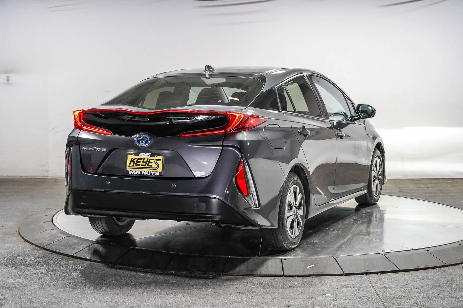 Certified 2018 Toyota Prius Prime Advanced w/ Carpet Mat Package FWD image 5