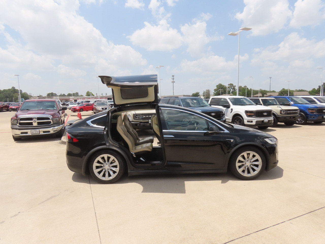 Used 2017 Tesla Model X 75D AWD/4WD image 10