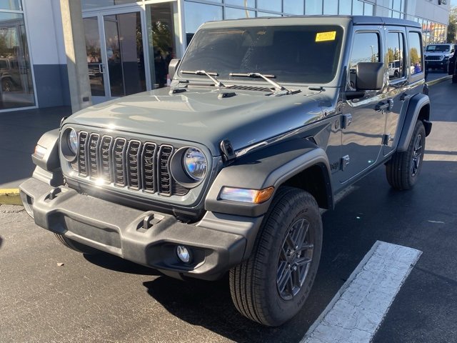 Used 2025 Jeep Wrangler Sport S image 4