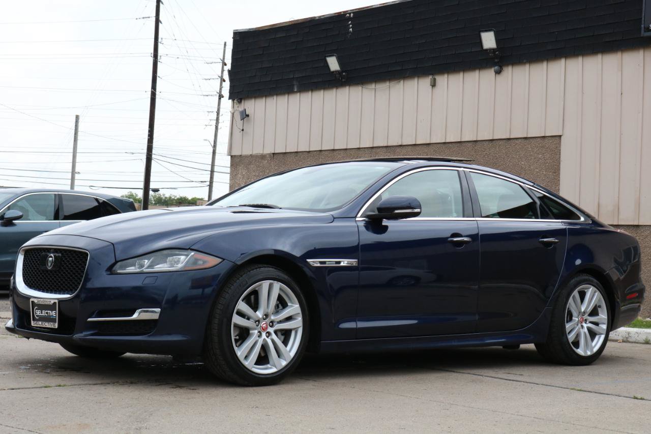 Used 2017 Jaguar XJ R-Sport AWD/4WD image 17