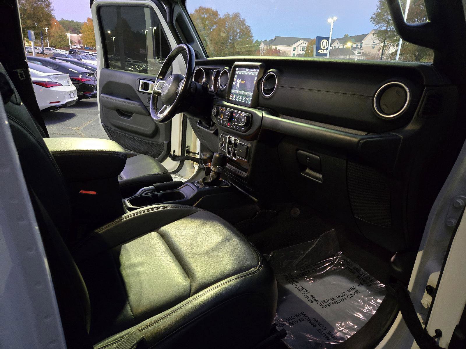 Used 2019 Jeep Wrangler Unlimited Sahara image 24