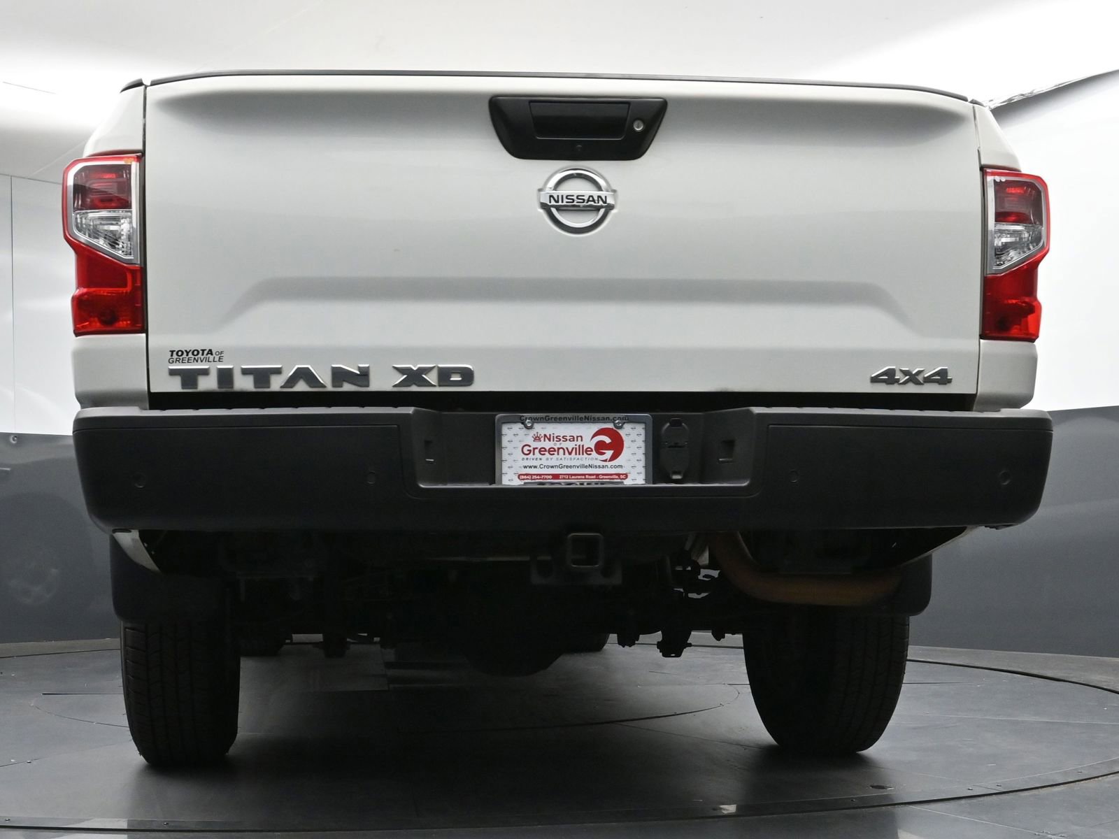 Used 2022 Nissan Titan S image 27