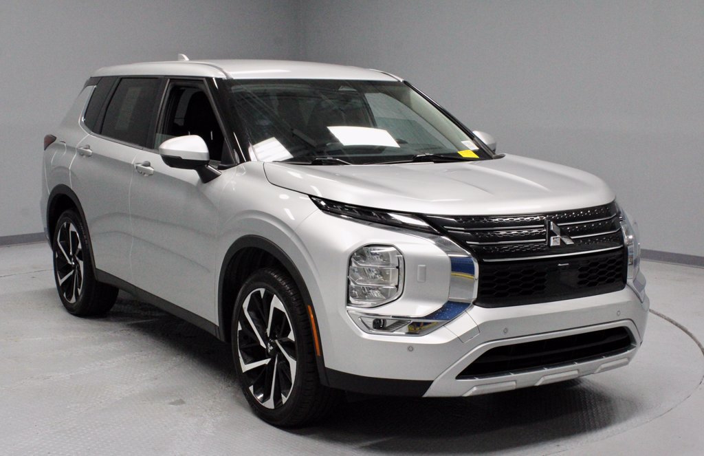 Used 2024 Mitsubishi Outlander SE AWD/4WD image 1