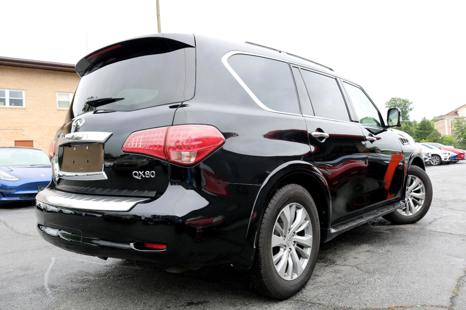 Used 2017 INFINITI QX80 4WD image 2