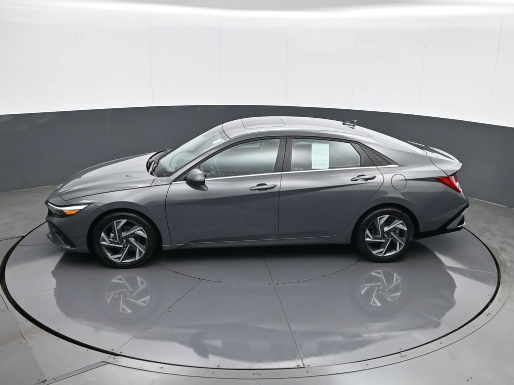 Certified 2025 Hyundai Elantra Limited w/ Cargo Package FWD image 20