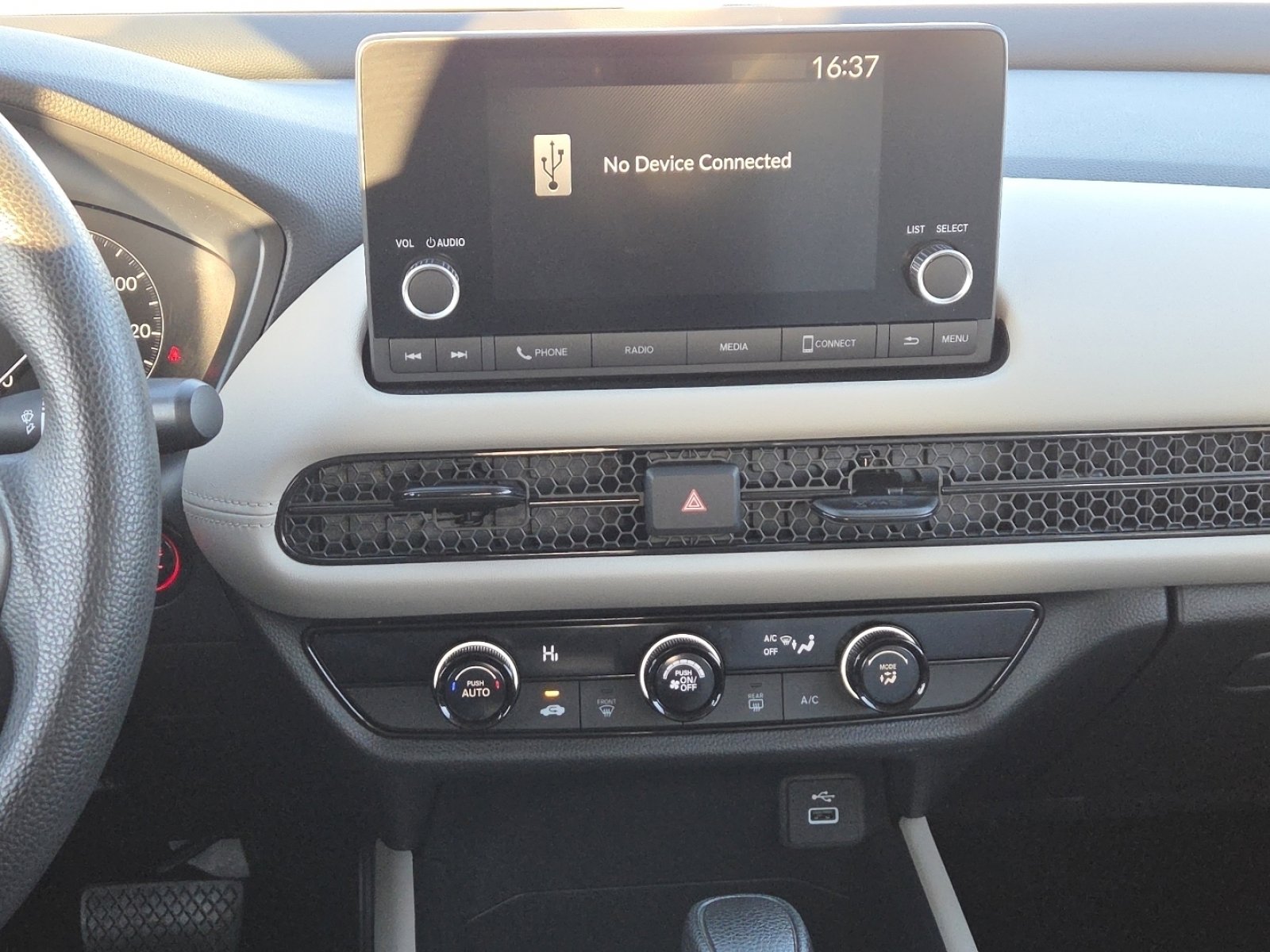 Used 2023 Honda HR-V LX image 26