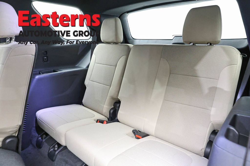 Used 2023 Chevrolet Traverse LS FWD image 25