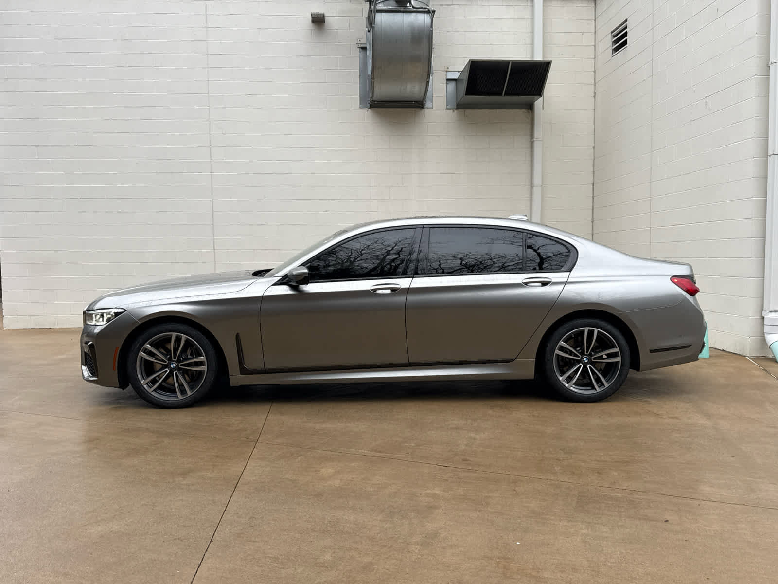 Certified 2022 BMW 740i xDrive w/ M Sport Package AWD/4WD image 5