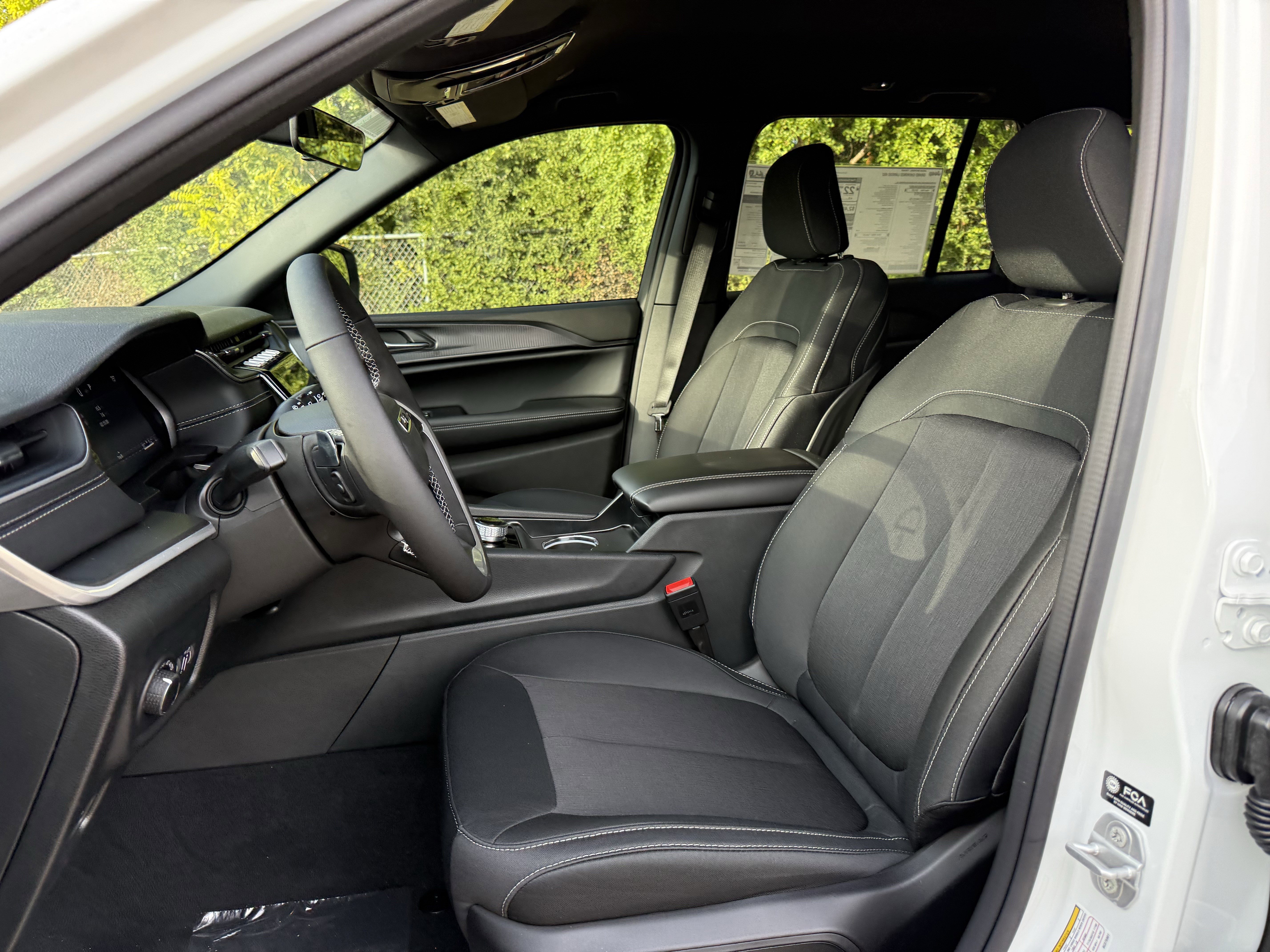 New 2025 Jeep Grand Cherokee Laredo image 14