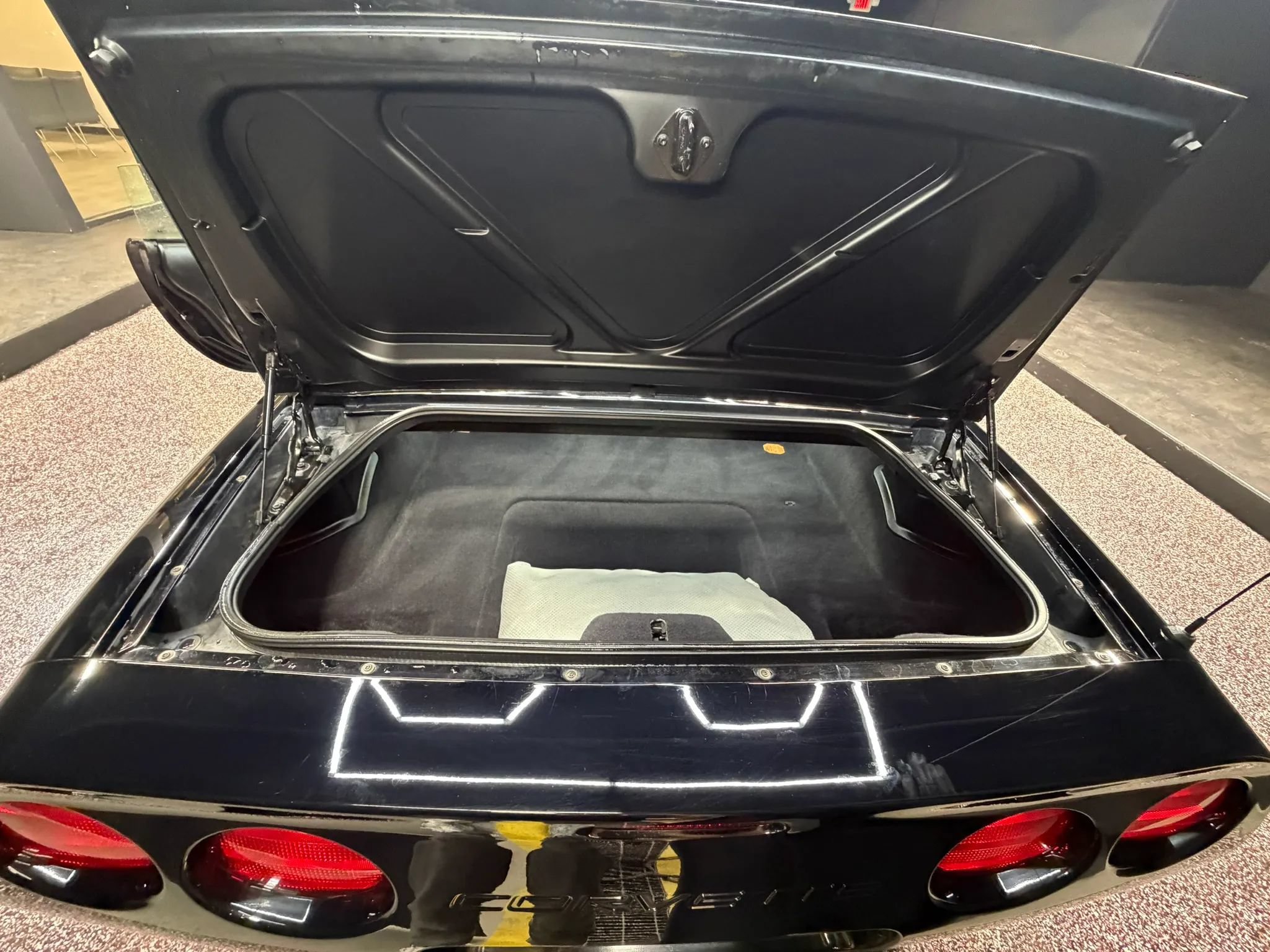 Used 2003 Chevrolet Corvette Z06 w/ Memory Package, 3 Drivers RWD image 36