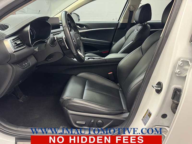 Used 2023 Genesis G70 2.0T image 12