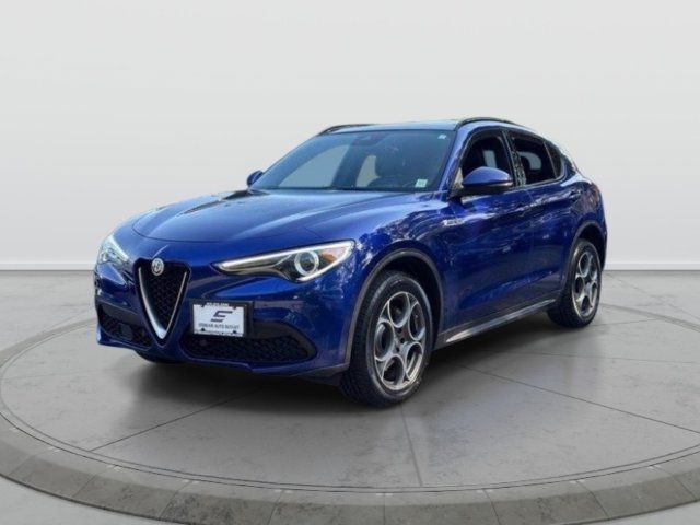 Used 2023 Alfa Romeo Stelvio Ti AWD/4WD image 3