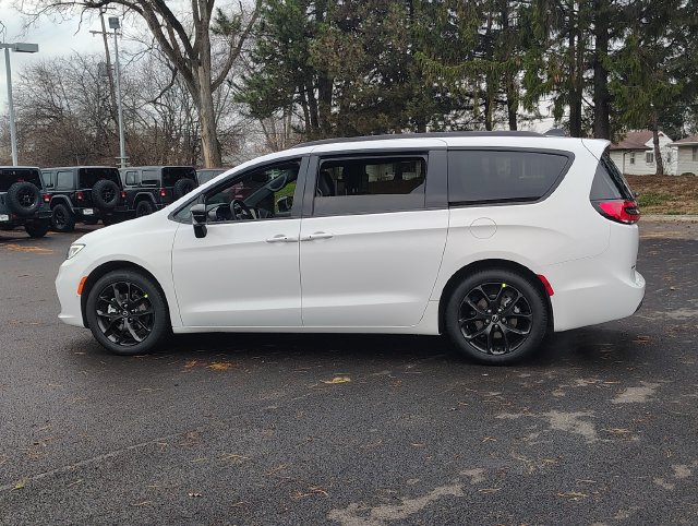 New 2026 Chrysler Pacifica Select FWD image 5