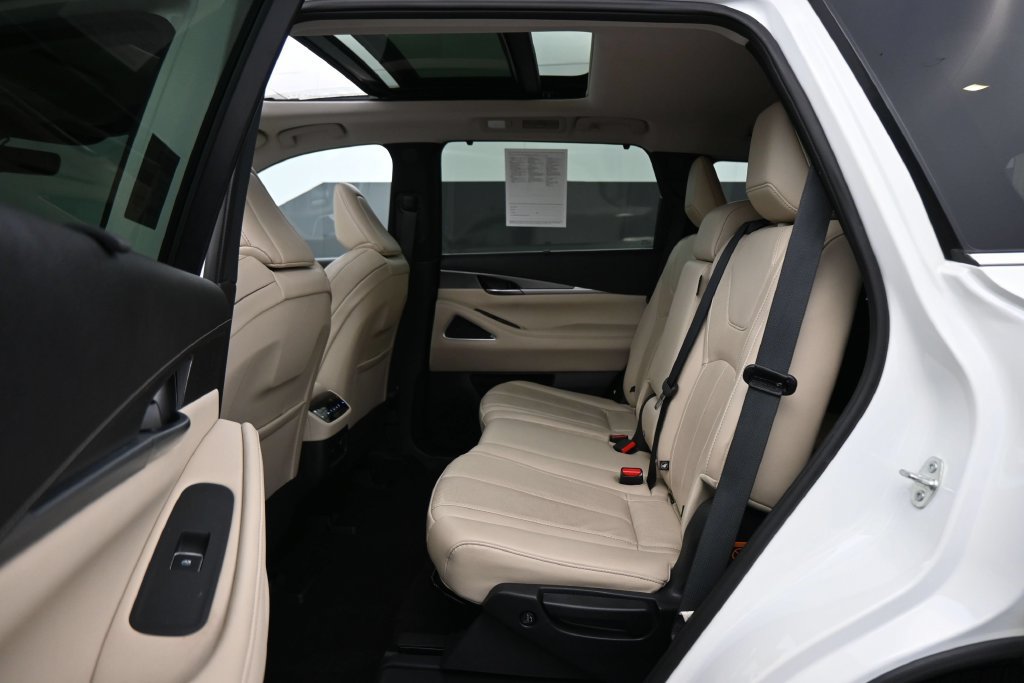 Used 2023 INFINITI QX60 Luxe w/ Performance Audio Package FWD image 20