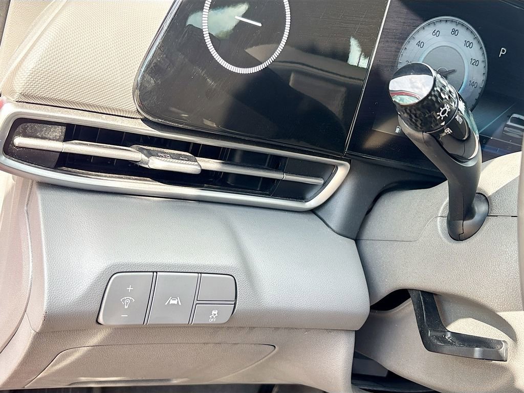 Used 2023 Hyundai Elantra SEL w/ Convenience Package image 10