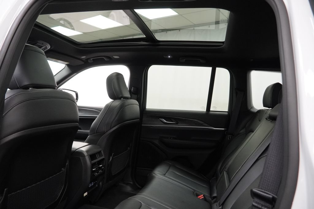Certified 2025 Jeep Grand Cherokee Limited AWD/4WD image 21
