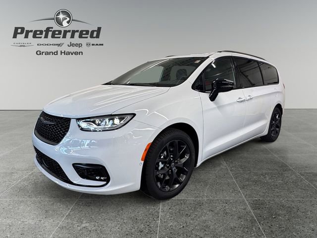 New 2026 Chrysler Pacifica Limited image 1