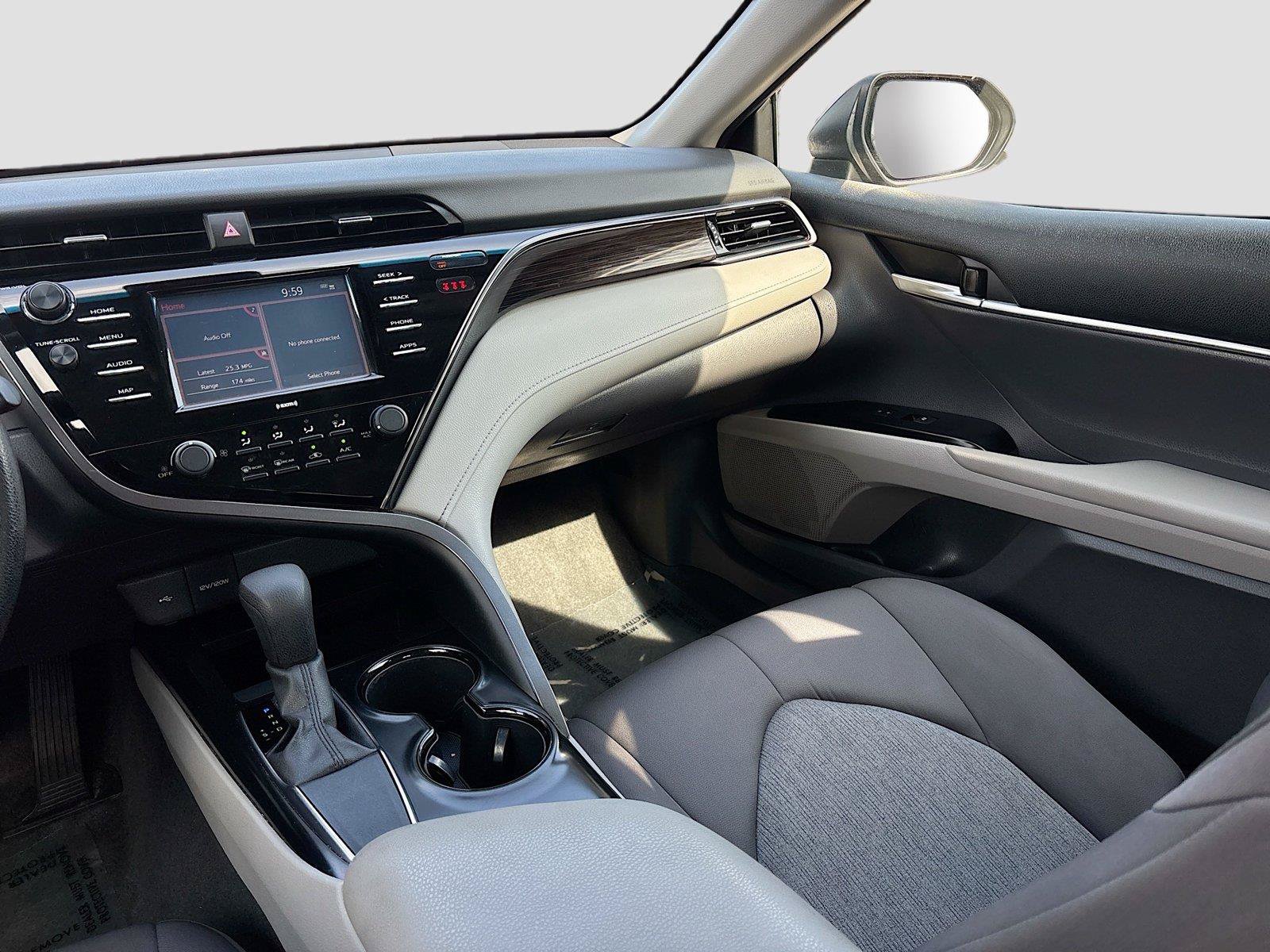 Used 2020 Toyota Camry LE FWD image 21