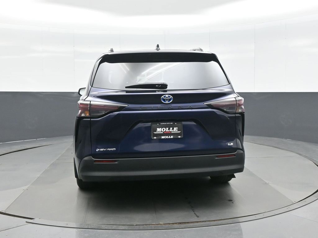 Used 2025 Toyota Sienna LE image 6