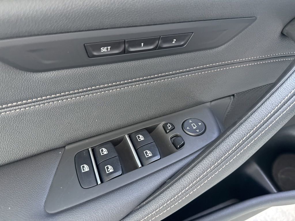 Used 2023 BMW 530e xDrive w/ Convenience Package image 7