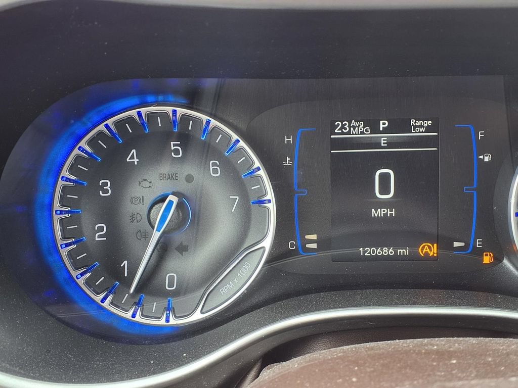 Used 2019 Chrysler Pacifica Touring-L FWD image 14