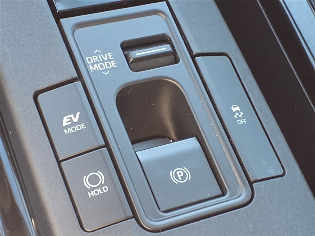 Used 2024 Toyota Prius LE image 10