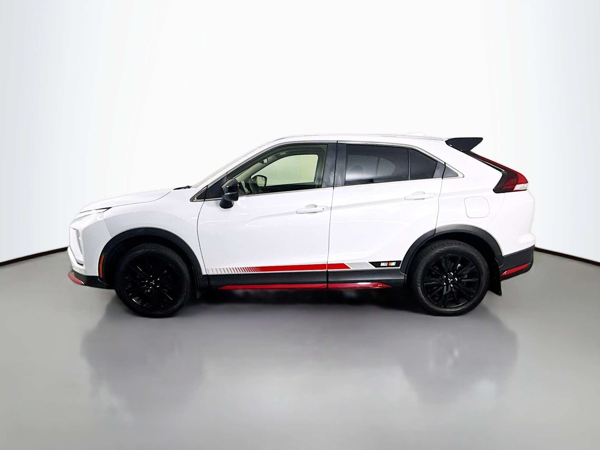 Used 2023 Mitsubishi Eclipse Cross LE image 6