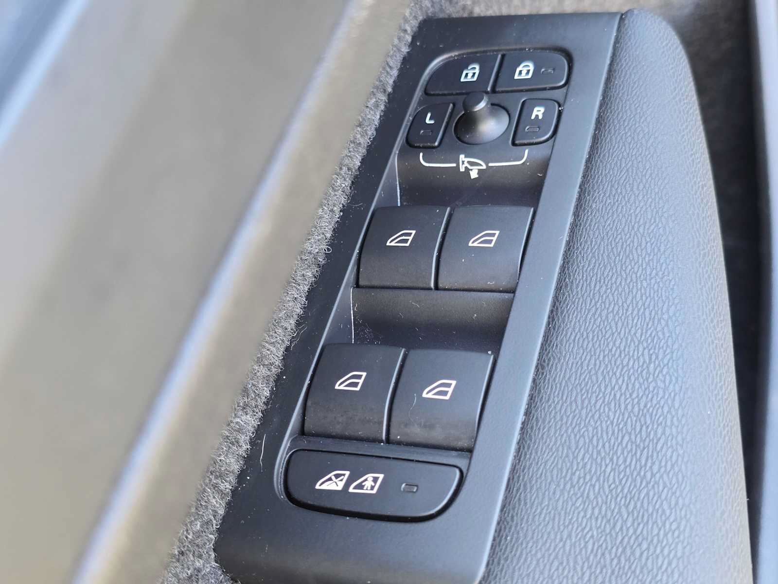 Used 2023 Volvo C40 P8 Recharge Ultimate w/ Protection Package Premier AWD/4WD image 23
